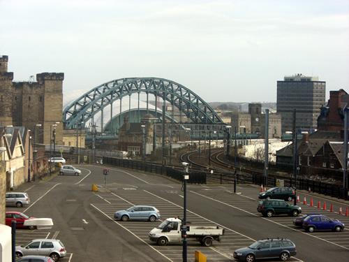 Newcastleの街並み。大きな7つの橋が架かる街です。