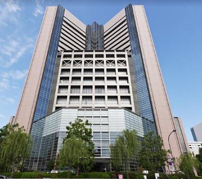 東京都中央区築地5丁目にある国立がん研究センターの中央病院。同センター敷地内にはこのほか「社会と健康研究センター」「がん対策情報センター」などある。千葉県柏市には東病院がある（提供・国立がん研究センター）