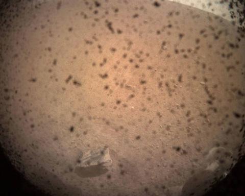 「インサイト」が火星に着陸する前に撮影した地表面（提供・NASA / JPL-Caltech）
