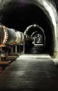 KAGRAのトンネル（東京大学宇宙線研究所などKAGRA研究機関グループ提供）