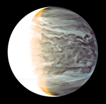 図 赤外線カメラが捉えた金星の雲画像(擬似カラー)。雲が写っているのは金星の夜の領域。暗い色の部分は雲が厚い。左側の白い領域は太陽の光が当たっている昼間。太陽光の反射が強すぎて、雲は見えない。(堀之内さんら研究グループ提供、(c)PLANET-C Project Team)