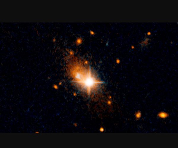 画像1 ハッブル宇宙望遠鏡が捉えたブラックホールが中心lから外れた銀河(提供・NASA, ESA, and M. Chiaberge〈STScI and JHU〉)