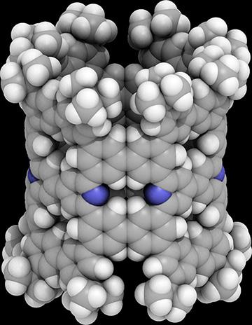窒素入りナノチューブの分子構造。青い部分が窒素原子、灰色が炭素、白色が水素（結晶構造を横から見た図）（東京大学などの研究グループ提供）