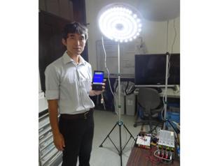 盗撮防止システム(LED照明とスマホ)と開発した熊木武志講師