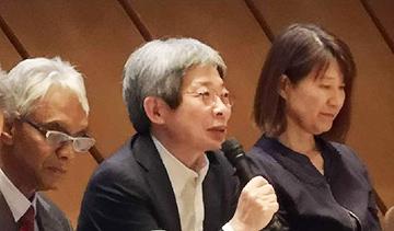 左からモンテ・カセムさん、平田オリザさん、梶原ゆみ子さん