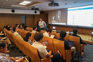 写真1 京都大学で開かれた「学会を問う」シンポジウム