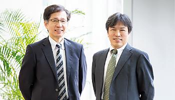 写真6 辻井敬亘教授(左)と:松川公洋さん(右)(同)