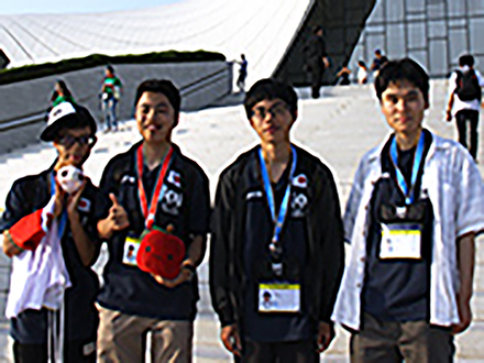 国際情報五輪日本代表高校生が金1、銀3のメダル獲得