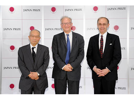 天皇、皇后両陛下出席されて日本国際賞授賞式 岡本佳男、ラタン・ラルの2博士に贈られる