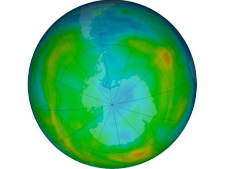 南極のオゾンホールが半減！ 上空の気温の異常上昇が原因と気象庁