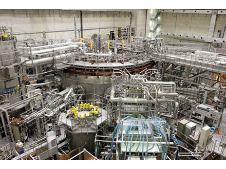目標イオン温度1億2千万度を達成 ヘリカル型での発電炉実用化に期待と核融合研