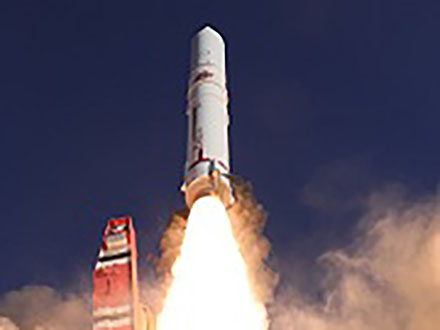 新技術に挑む9衛星載せ、イプシロン5号機打ち上げ成功