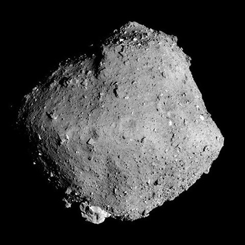はやぶさ2が2019年3月に撮影した小惑星りゅうぐう（JAXA、東京大学など提供）
