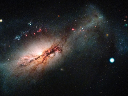 銀河系の中心から謎の電波、未知の天体か 豪大学など観測