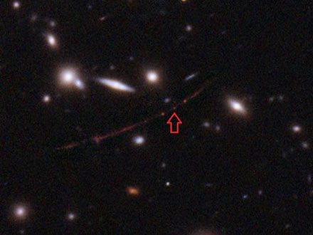 宇宙の「レンズ」が教えてくれた 129億光年、観測史上最も遠い星を発見