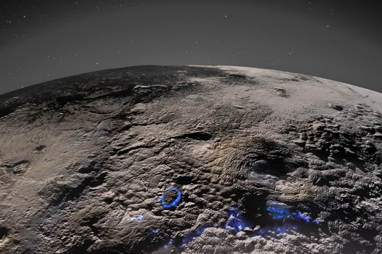 複雑な地形の仕組みが見えてきた冥王星。青く塗られた部分は、火山活動があったとみられる地域（NASA、米ジョンズホプキンス大学、米サウスウエスト研究所など提供）