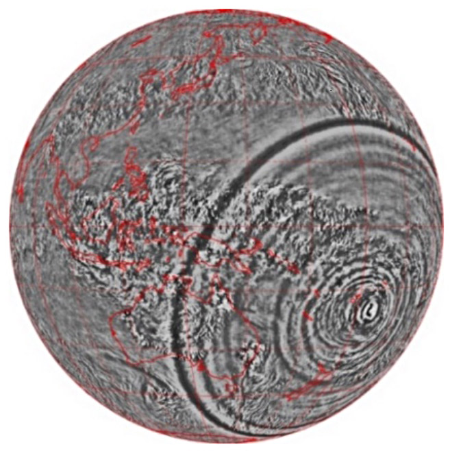 気象衛星ひまわり8号が撮影した画像から可視化されたラム波。1月15日午後6時の解析画像、右下の大噴火地点から広がっている。赤い部分は海岸線などを示す（理研提供）