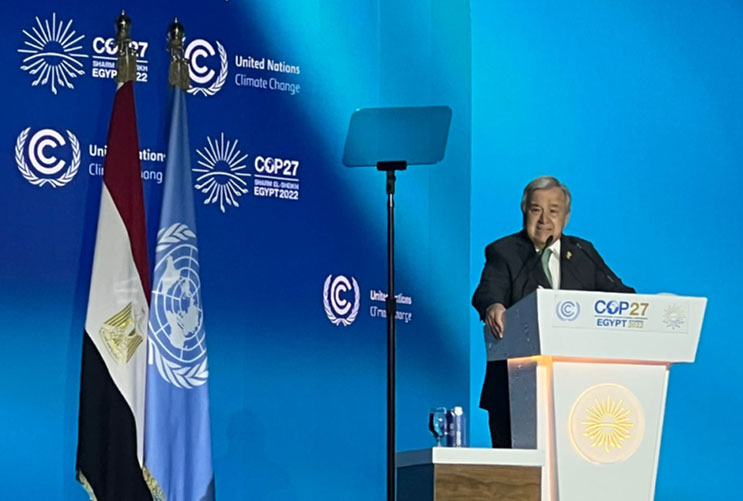 COP27の首脳級会合で冒頭演説する国連のグテーレス事務総長（UNFCCC/COP27事務局提供）