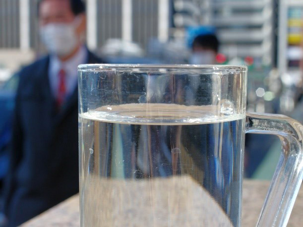水は命の基本。今回の計算式から、暮らしや健康について改めて考えたい＝東京都内