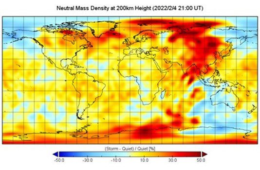 ガイアが計算した高度200キロの大気密度。衛星を多数失った時期である世界標準時昨年2月4日午後9時の状態で、磁気嵐発生前からの変化の割合を表示。実際には刻々と変化している（国立極地研究所提供）