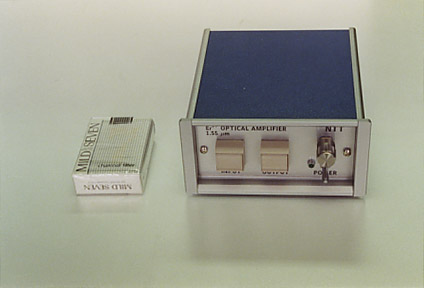 1989年に世に出た光増幅器の試作品（国際科学技術財団提供）