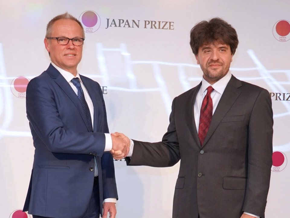 光を使い神経回路の謎を解く 手法開発した日本国際賞の2人