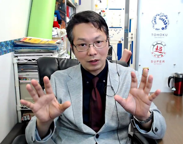 「2種類の学習が直列につながっているのではなく、並列して存在することを初めて示した」と松井教授(オンライン会見の画面から)