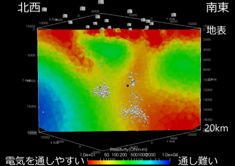 石川県能登地方の地震活動が活発な地域の観測データの解析により明らかになった地下の電気を通しやすい領域（良導域、画像では赤い部分）＝流体に富むとみられる領域の分布図（京都大学、金沢大学、兵庫県立大学の研究グループ提供