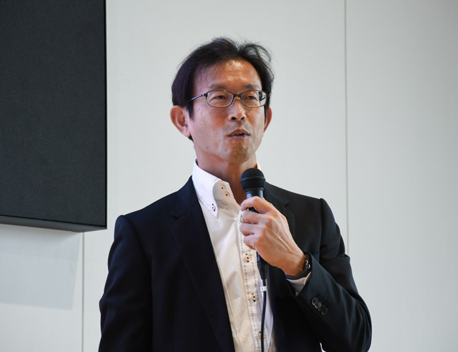2005年の万博「愛・地球博」当時に比べ、ロボットが目覚ましい進化を遂げたことを解説する加藤さん