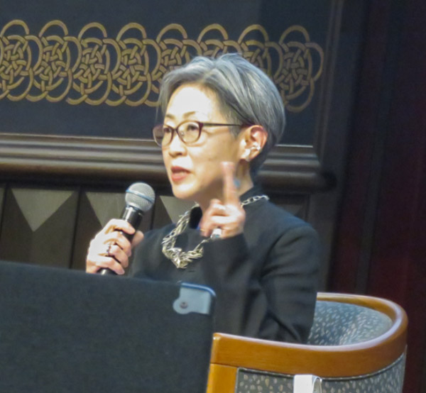 林香里氏