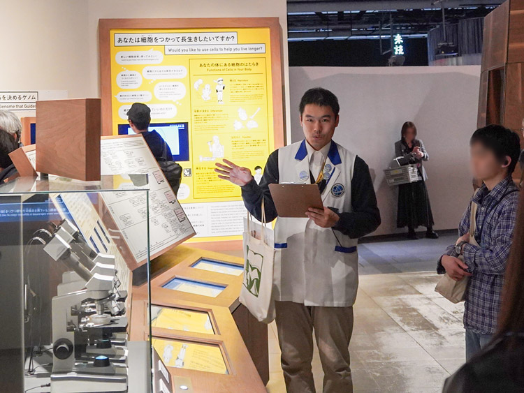 イベント後には日本科学未来館の科学コミュニケーター加藤昂英さんによる館内ツアーも催された