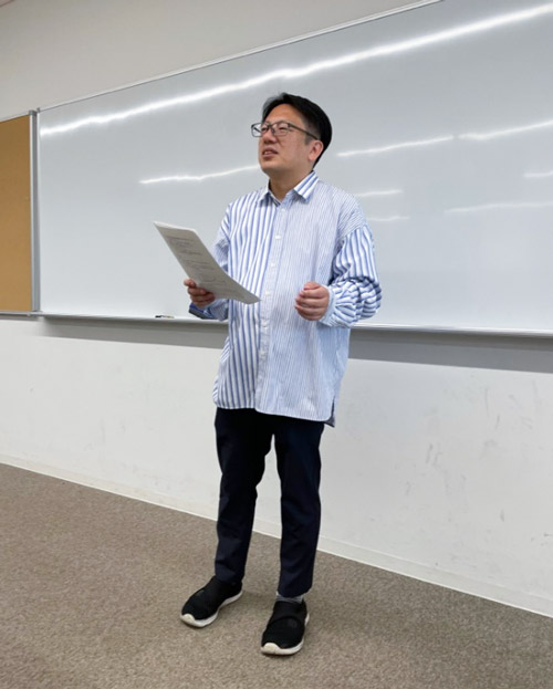 講義中の佐藤さん(ご本人提供)
