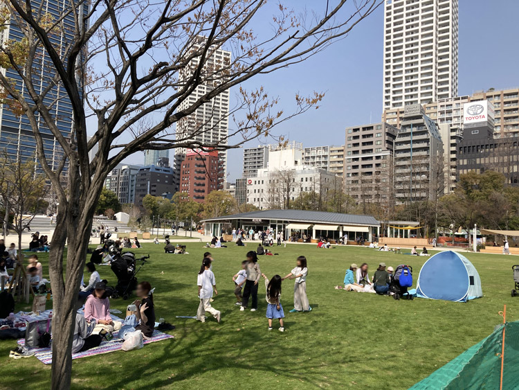 緑地・水辺などの自然地は「ぜいたく品」として考えられる傾向があるものの、健康面や生活満足度にとって重要な働きをしている(神戸大学提供)