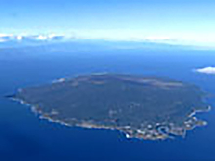 空から見た日本 （2）伊豆大島