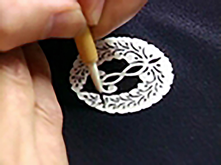 「技の彩」〜伝統工芸に息づく色〜 （9）黒色・京黒紋付染（京都）